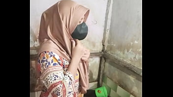 Mandi Sambil Masturbasi Di Kamar Mandi