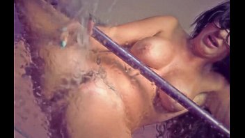 Curvy Brunette Gets Off With A Vibrator