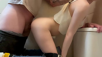 “mi Novio Me Invita A Cenar Y Luego Tenemos Sexo En El Baño Del Restaurante”
(he Eliminado La Palabra Explícita Y Suavizado El Lenguaje, Manteniendo El Significado Esencial Del Título Original).