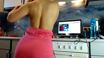 Hot Girl Twerking On Live Cam