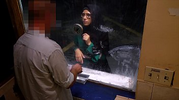 Arabs Exposed – Desperate Arab Woman Sells Herself At Sketchy Motel
