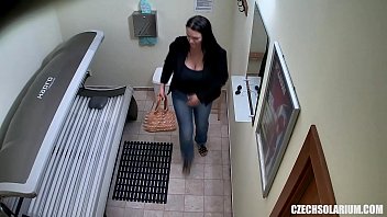 Big Natural Boobs In The Tanning Bed