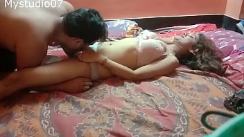 Indian Young Woman Gets Intimate With Delivery Guy