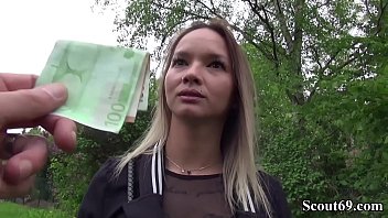 Schlankes Teen Tattoo-mädchen Monika Gefickt