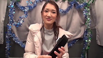 クリスマスに彼氏がいない寂しい女子をナンパ！サンタコスチームとエッチなプレゼントで大興奮の一夜を