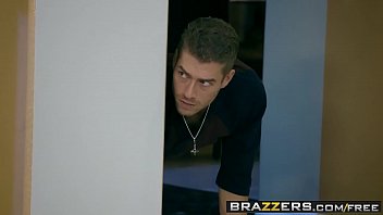 Brazzers – Teens Like It Big – Sharing The Siblings Part 2 With Violet Starr And Xander C
