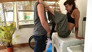Amateur Sex On The Washing Machine – She Squirts Like Crazy!