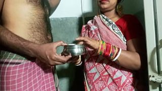 Father-in-law Asks Daughter-in-law To Massage His Back With Oil, Then Fucks Her Right At The Gate! Hindi Porn Story