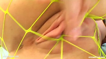 Gil Sky’s Wild Solo Fingering Session On Give Me Pink