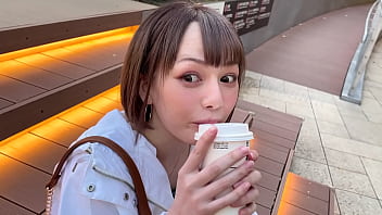 居酒屋看板娘の関西出身ショートカット女子大生(22)がバイトをサボってホテルで騎乗位sex