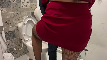 Tinder Milf Gets Tipsy And Horny, Begs For Dick In The Club Bathroom.