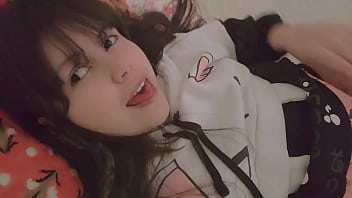Amateur Teen Pillow Humping Video Leaked, Featuring Hana Lily