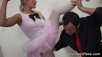 Flexible Dancer Gets Fisted