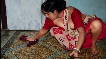 Desi Maid With Big Boobs Fucks Homeowner While His Wife Is Away – Bengali Couple