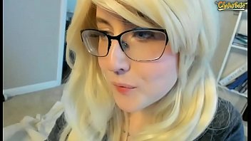 Amateur Blonde Camgirl’s Big Clit Close-up Webcam Recording