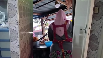 Curvy Indonesian Muslim Mother