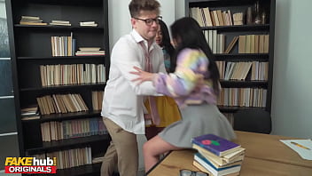 Study Room Quickie: Daphne Klyde And Maria Wars In A Threesome With Squirting And Facials