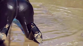 Wicked Mistress Enjoys Intense Play: Watersports, Joi, Wet And Messy Scenes, Navel Fetish, Latex, And Female Domination