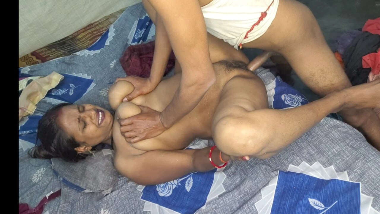 Desi Village Babe’s Tight Pussy Outdoor Sex Video, Hot Village Girl Wild Fucking