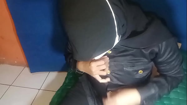 Female Security Guard Gets Off Until She Squirts