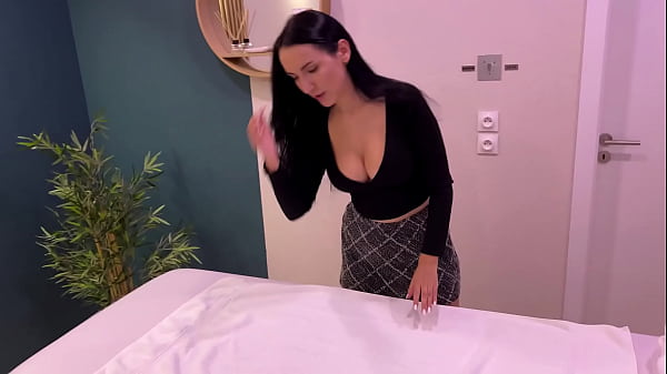 Caught A Client Jerking Off, So The Masseuse Finished Him Off