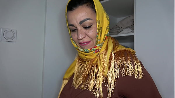 Arabic Stepmom In Hijab