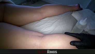 Rharri’s Gigantic Ass Gets A Deep, Sensual Rubdown