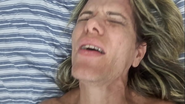 Negão Enorme Macetando A Meia-irmã Gostosa