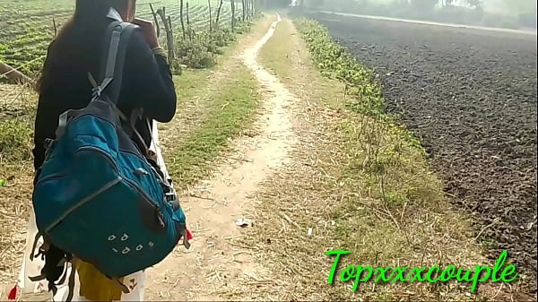 गाँव की गरम देसी लड़की को शहर ले जाकर जोरदार चोदाई की