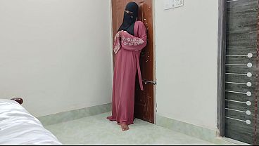 Shy Indian Hijabi Babe Gets Fucked Raw For The First Time, Moaning Like A Slut