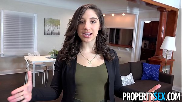 College Student Drills A Hot Real Estate Agent’s Tight Ass