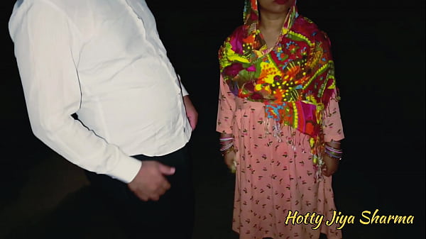 Desi Kulhad Pizza Couple’s Leaked Sex Tape, Fucking The Neighbor’s Wife Outside At Night, Raw And Dirty.