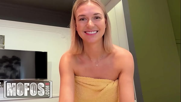 Melissa’s Bedtime Routine Starts With Her Boyfriend Ramming Her Tight Asshole Until She’s Ready To Pass Out.