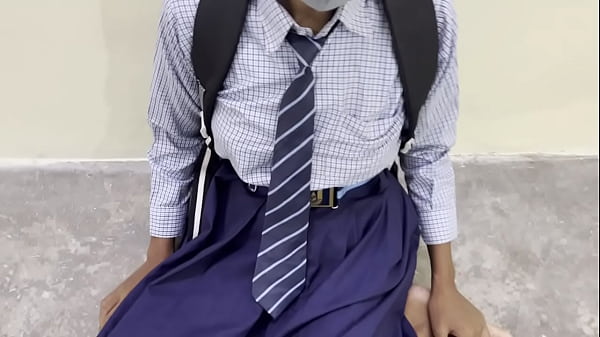 Indian Village Schoolgirl Gets Fucked By Her Boyfriend In The Fields