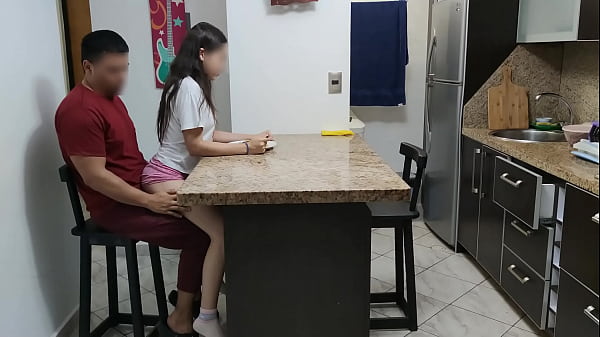 Mi Sobrina Política Se Mudó A Mi Casa Porque Ya La Tengo Bien Domada Y Convertida En Mi Sumisa Personal.