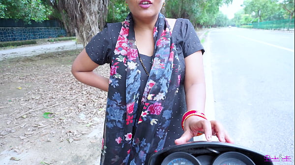 Indian Slut Bhabhi Fucks Client On The Road, Gets Banged Doggystyle With Dirty Hindi Moans
